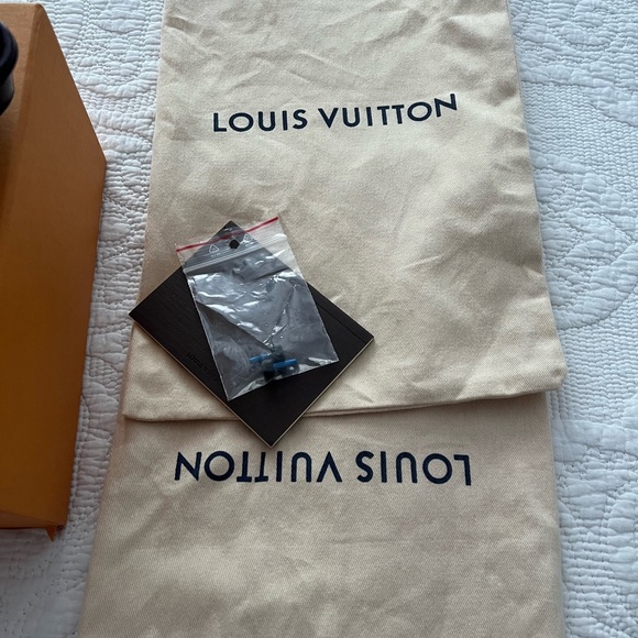 Louis Vuitton, Patent Leather Peep Toe heels, Burgundy - Picture 2 of 4